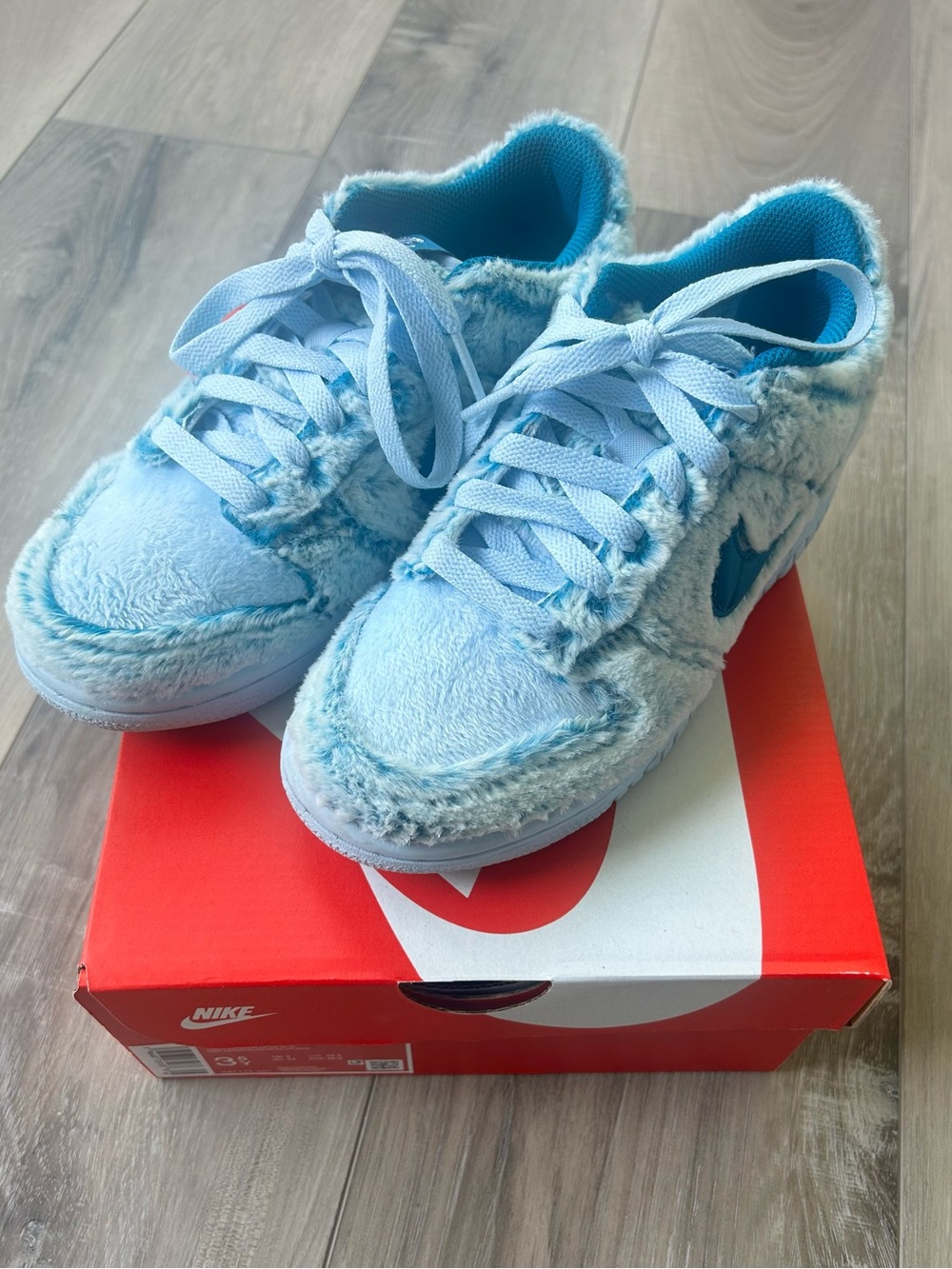 Boys Nike Light Blue Fuzzy Low-Top Sneakers - 3.5Y